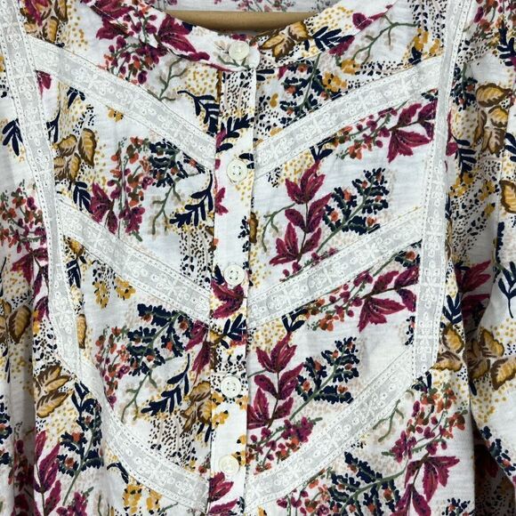 LOFT T Shirt Size Medium Womens Ivory Floral Lace Trim Button Knit Top Prairie - Picture 3 of 8